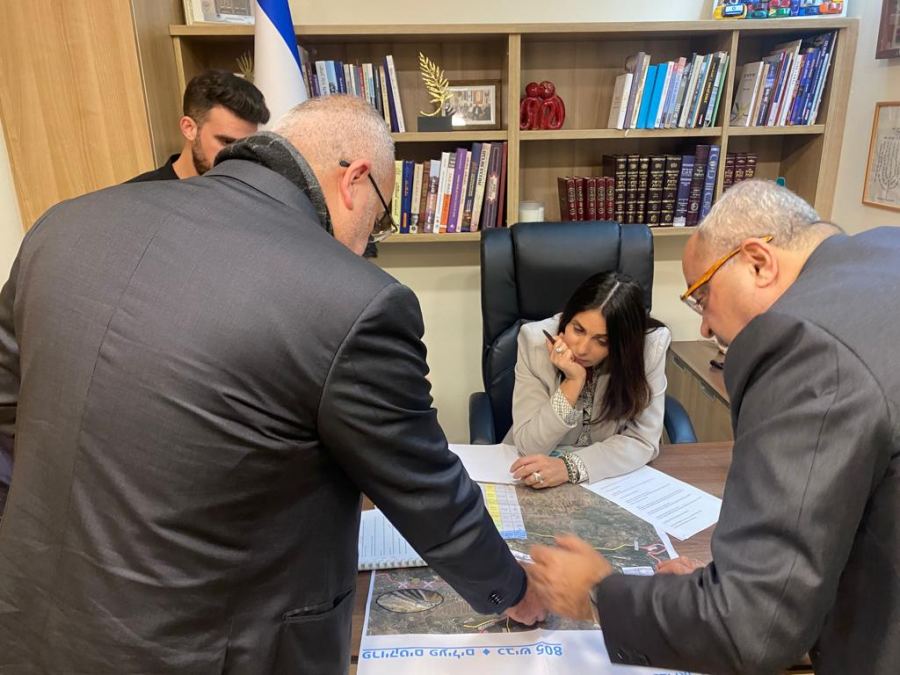 الطيبي والسعدي يعقدان جلسة عمل مع المواصلات و نتيفي يسرائيل 